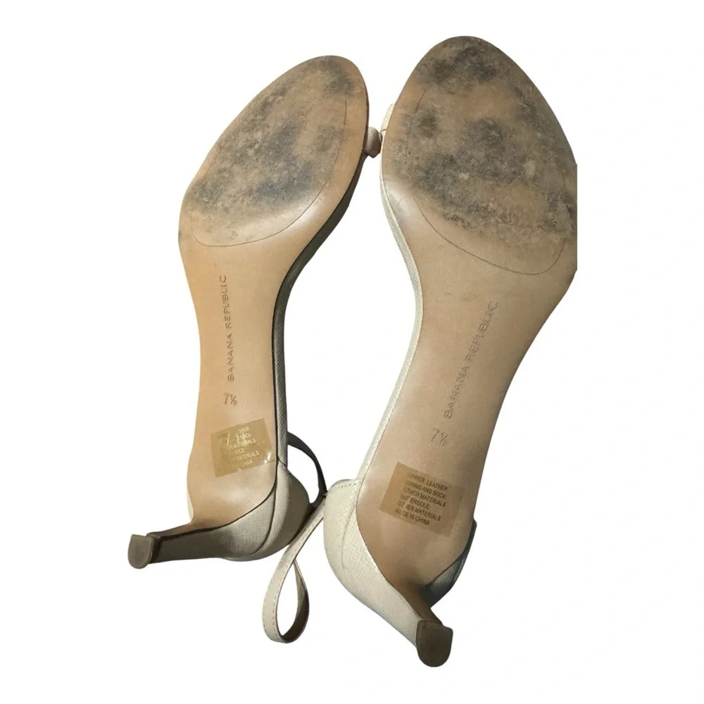 Banana Republic Beige Textured Ankle Strap Heels Sandals Women’s Size 7.5